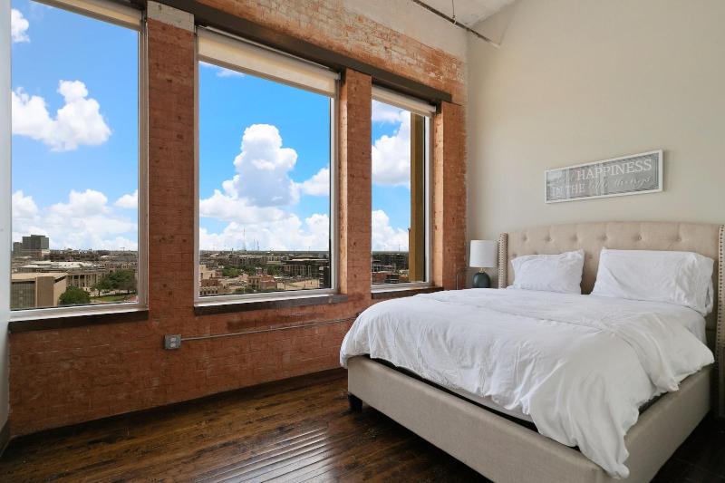Luxury Downtown Dallas Stay by Amyfinehouse - photo 284