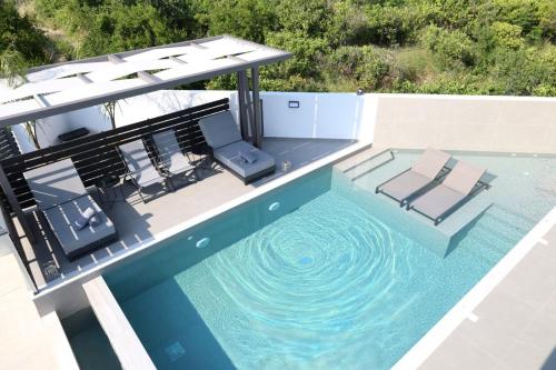 Villa Viventia with Heated Pool — 4-Star Luxury Hotel in Afantou, Greece