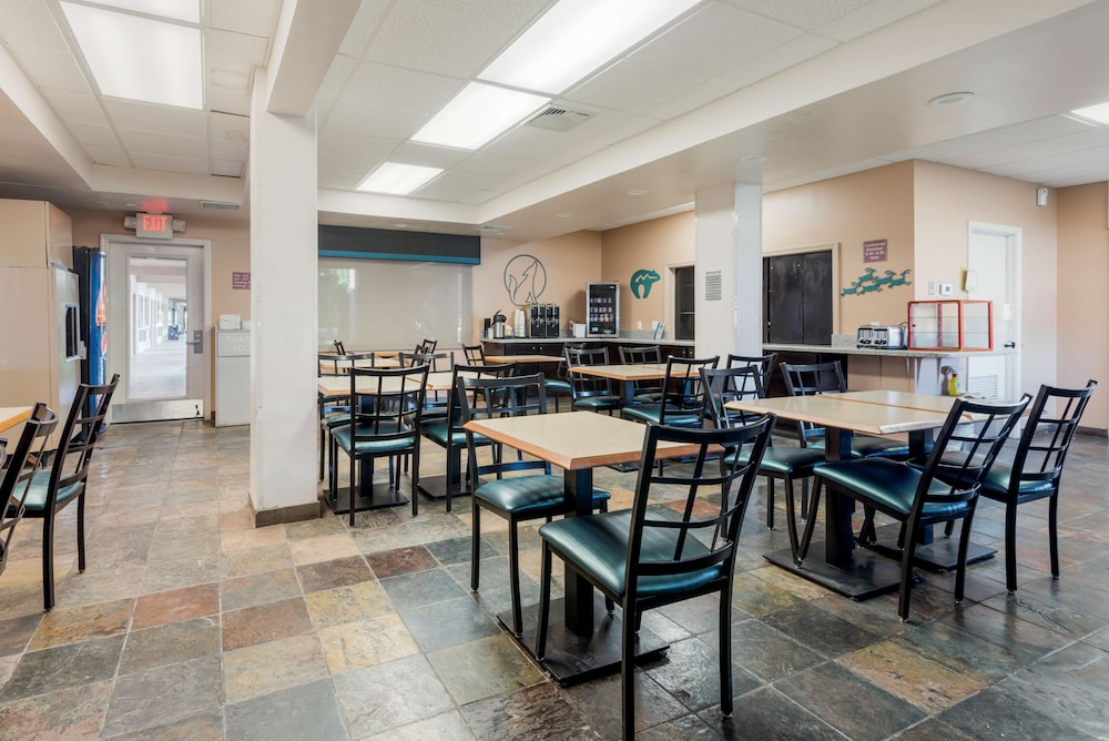 Turquoise Inn & Suites - photo 35