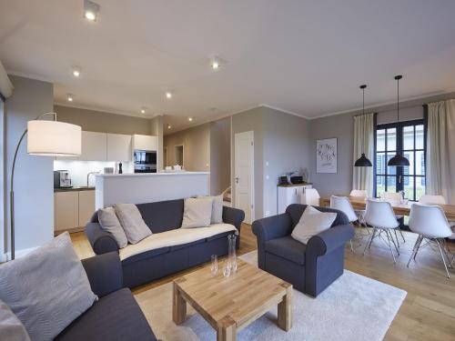 Reetland am Meer Luxus Reetdachvilla mit 3 Schlafzimmern Sauna und Kamin F11 in Dranske, Germany