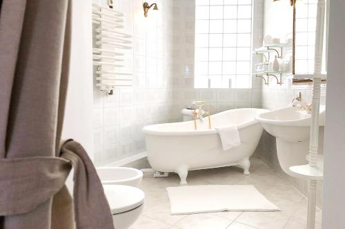 Elegant 125m2 apartment in center of Budapest — 4-Star Luxury Hotel in Budapest, Hungary