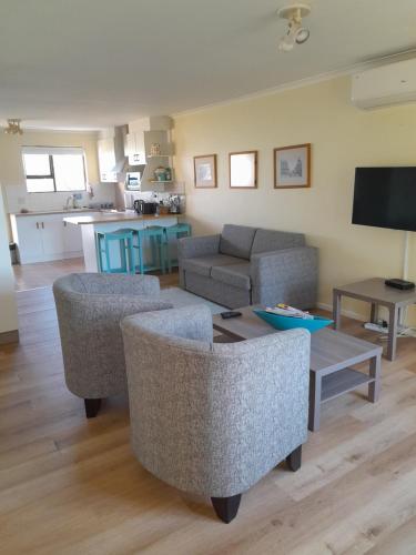 Luxury Studio sleeps up to 3 adults Sunset Beach