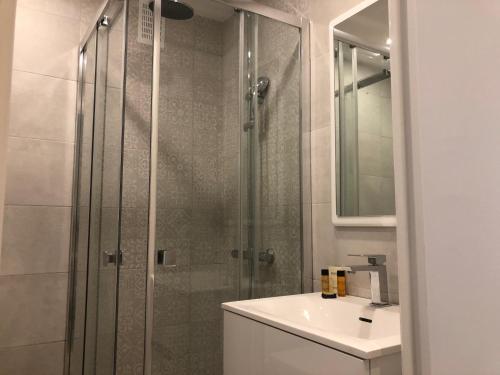 C001 Beau studio neuf situAc au centre in Cannes, France