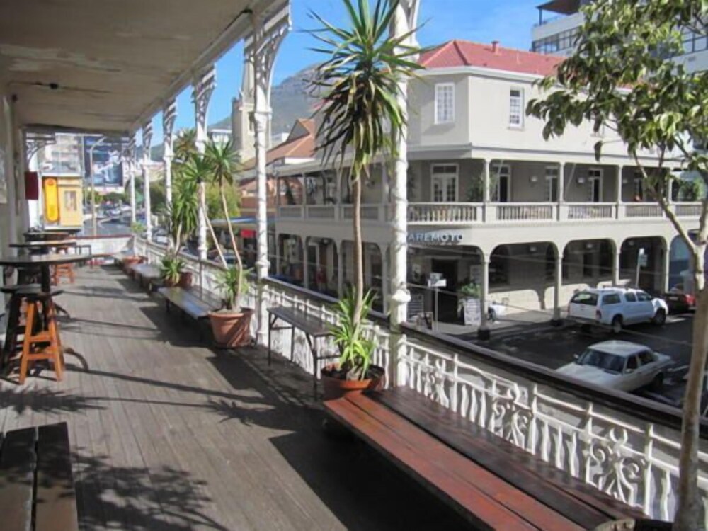 Carnival Court Backpackers
