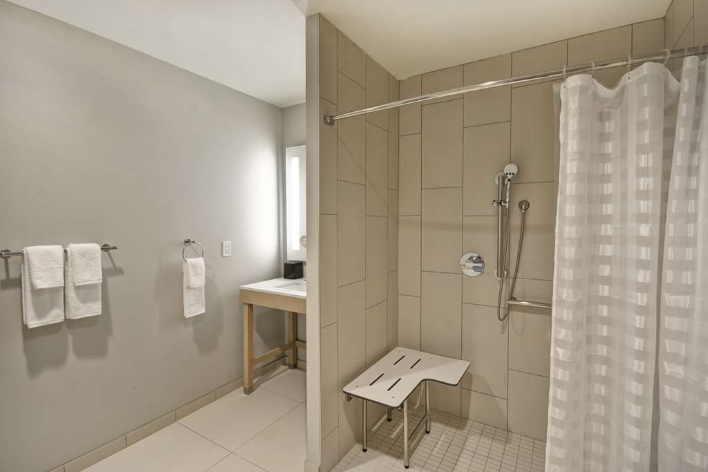 Hyatt Place Fresno - photo 20