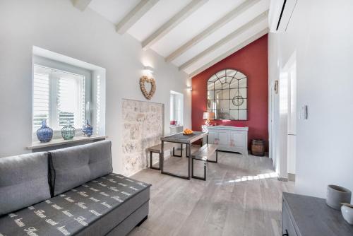 Jully apartment with swimming pool — 4-Star Luxury Hotel in Babino Polje, Croatia