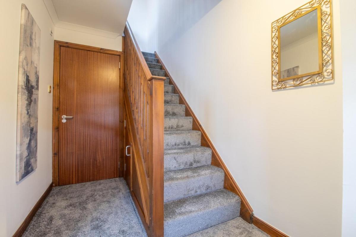 Glasgow Spacious 2 Bed with Parking - carbon neutral hotel in Glasgow