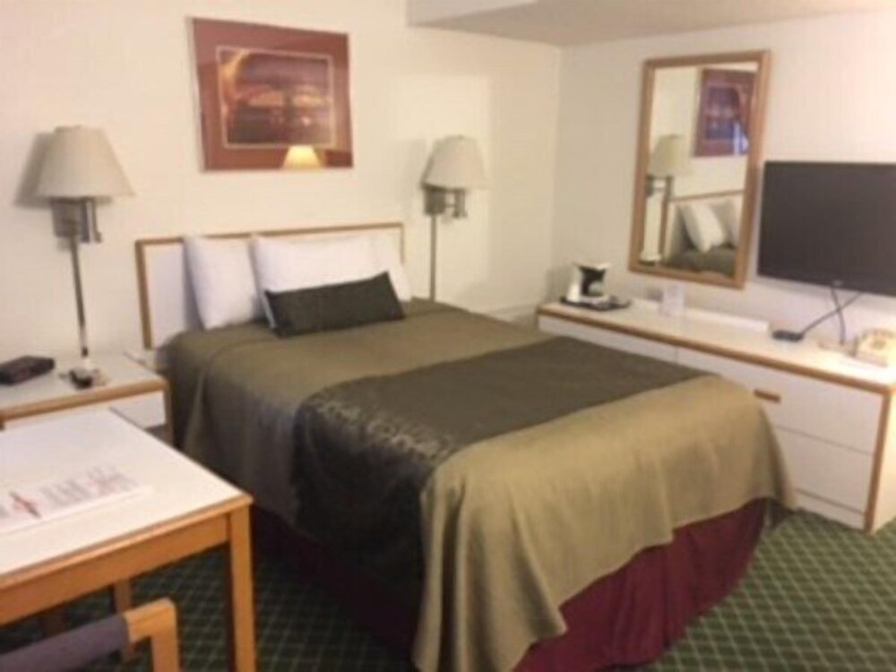 Voyageur Lakewalk Inn - photo 9