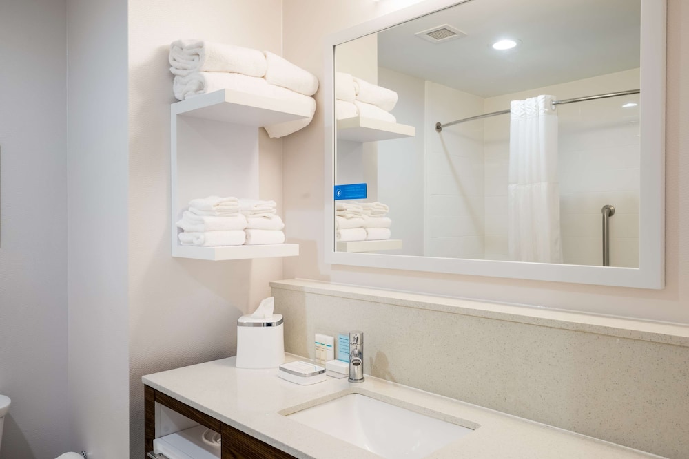 Hampton Inn Newport - photo 22
