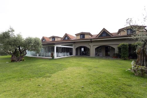 Agriturismo S. Angelo — 4-Star Luxury Hotel in Campagna, Italy