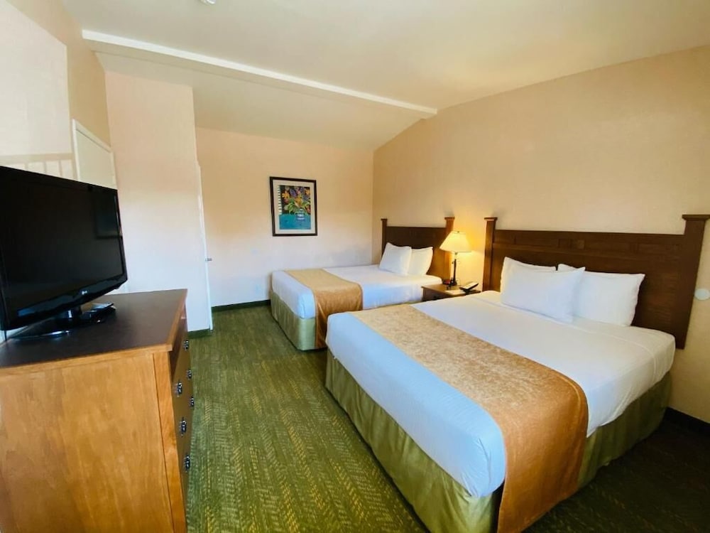 Lamplighter Inn & Suites at SDSU - photo 21