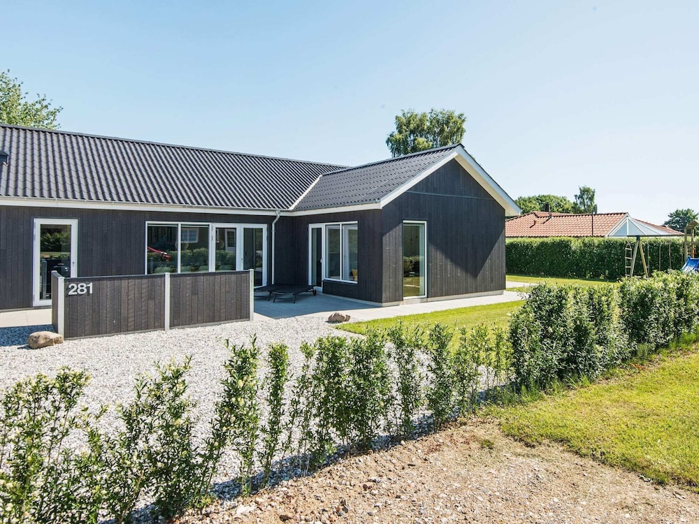 10 person holiday home in Juelsminde — 4-Star Luxury Hotel in Horsens, Denmark