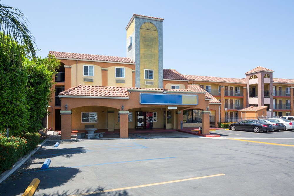 Heritage Inn And Suites - photo 30
