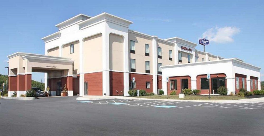 Hampton Inn Pine Grove - photo 68