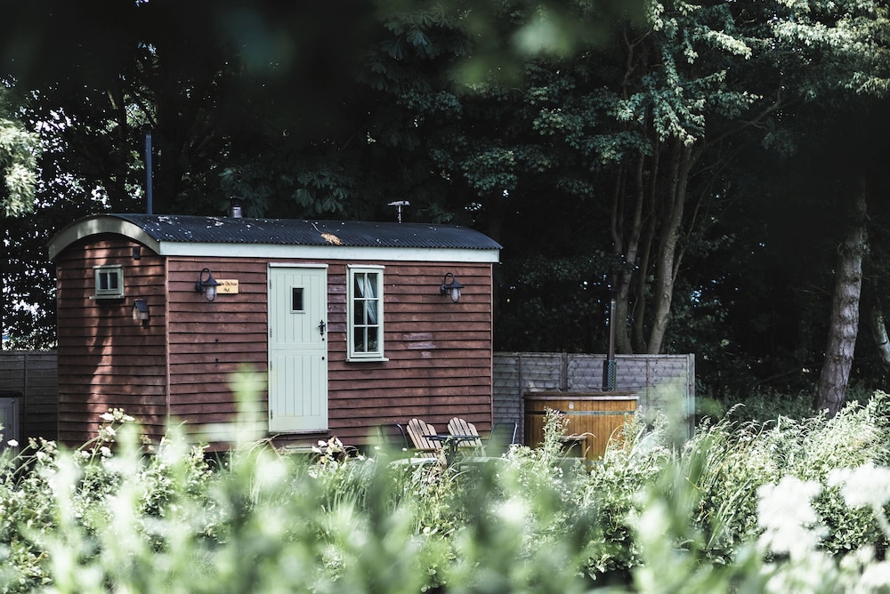 Little Otchan Shepherd’s Hut in Kingston Upon Hull, United Kingdom