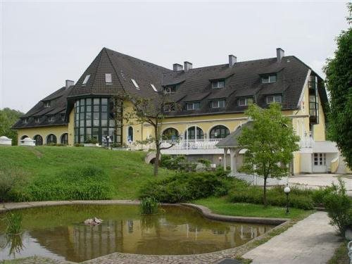 Hotel Familia - carbon neutral hotel in Zamardi