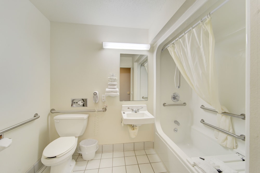 Capital O Amerihost Inn and Suites Fulton Hwy 54 MO - photo 33
