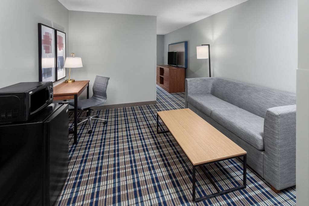 Super 8 by Wyndham Eagle River - photo 23