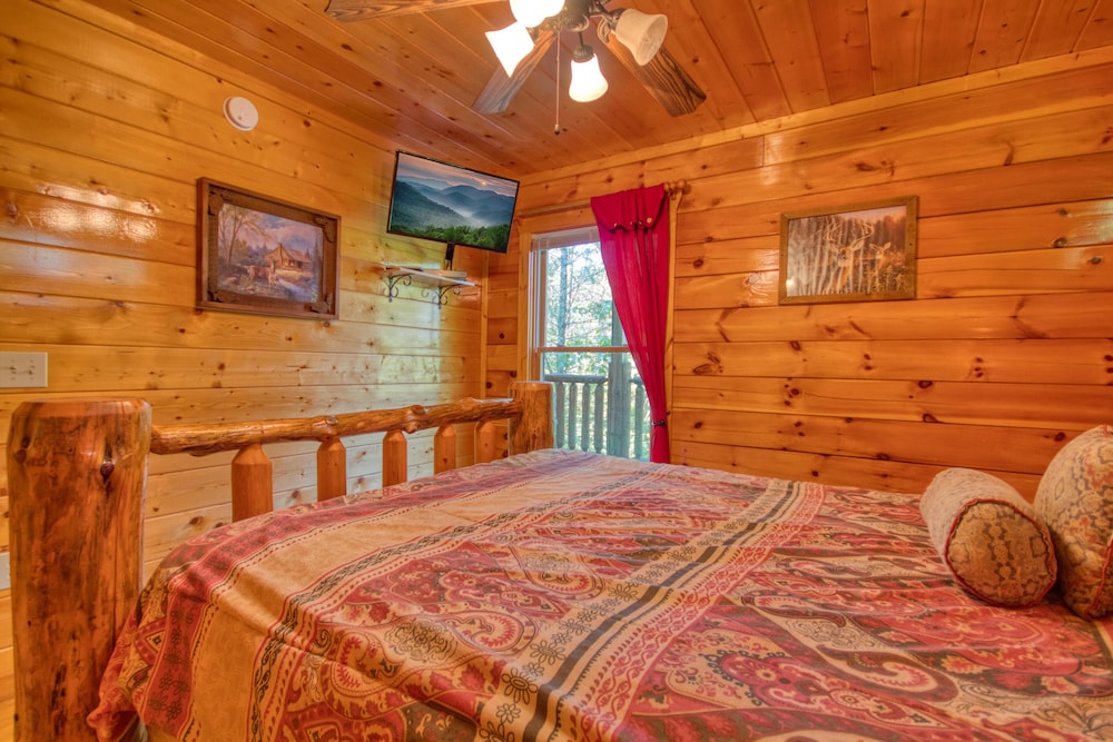 A Mountain Paradise #295 — 4-Star Luxury Hotel in Sevierville, United States