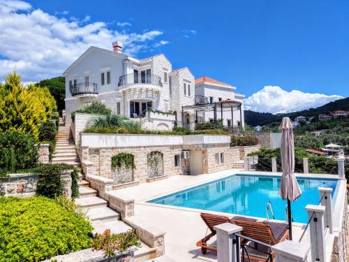 Villa Divari Mirista — 4-Star Luxury Hotel in Podgorica, Montenegro