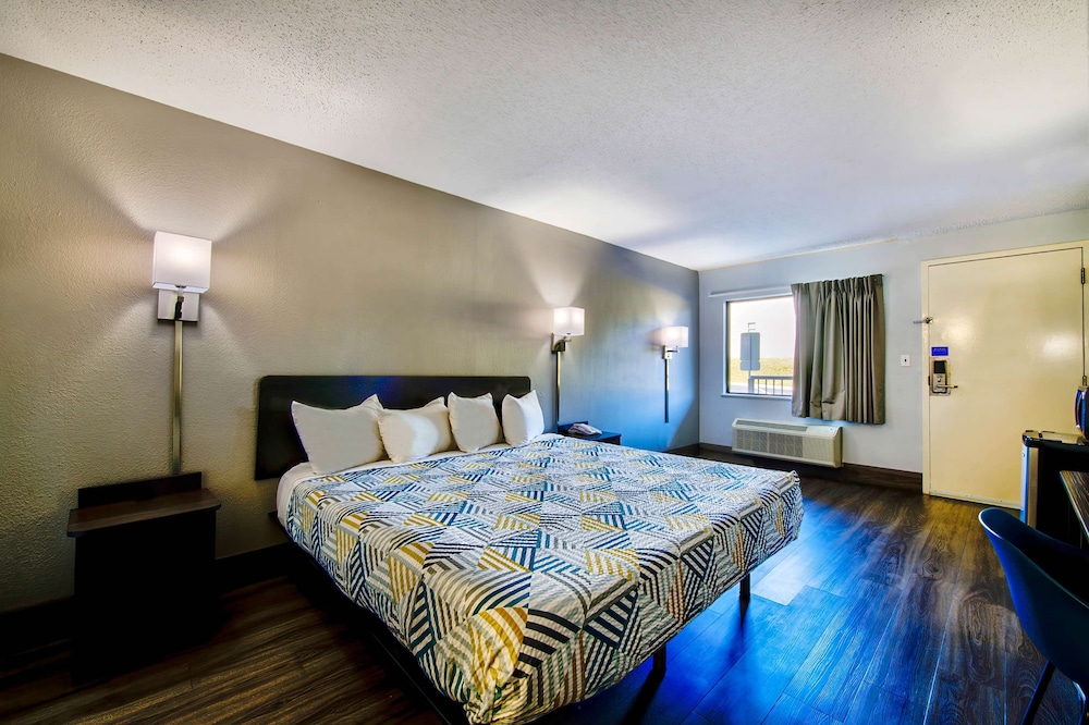 Studio 6 Birmingham AL Medical Center - photo 5