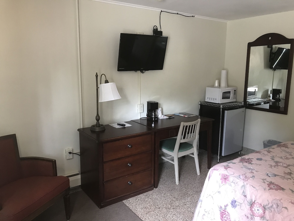 The Evergreen Motel - photo 43