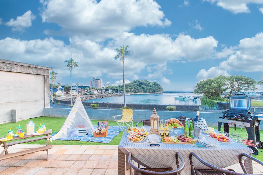 West Coast Villa Shirahama — 4-Star Luxury Hotel in Shirahamacho-Usazakiminami, Japan