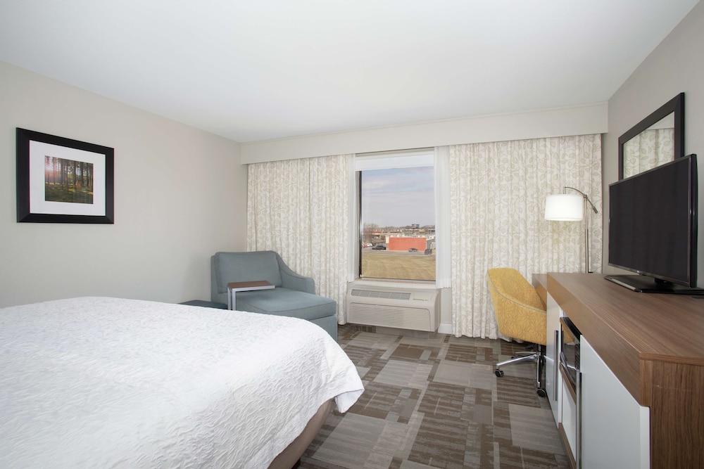 Hampton Inn Bellevue - photo 13