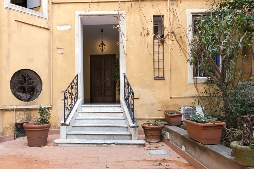 Few Steps from St. Peter S&AR - last minute hotel in Rome