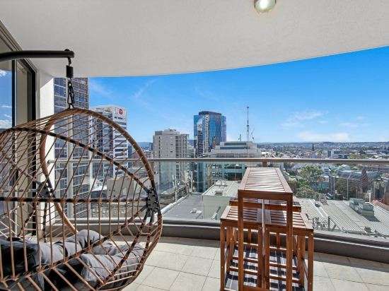 Arcade In The Sky Views Games & Vibes — 4-Star Luxury Hotel in Brisbane, Australia