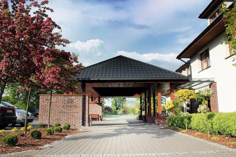 Kolumna Park Hotel pet-friendly hotel Dobron