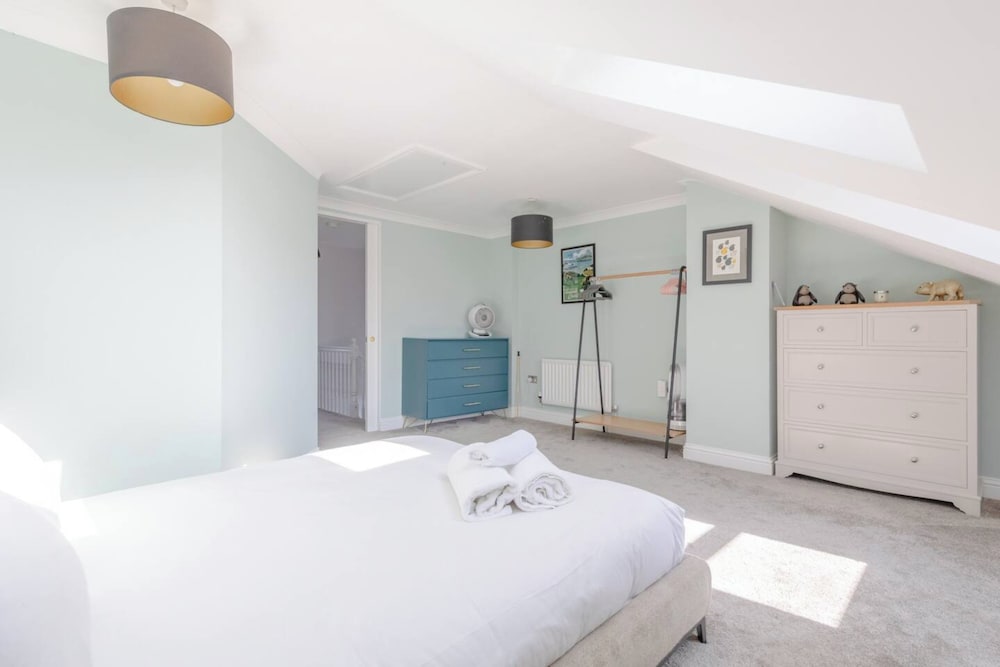 Beautiful & Modern 3BD House Kennington — 4-Star Luxury Hotel in London, United Kingdom