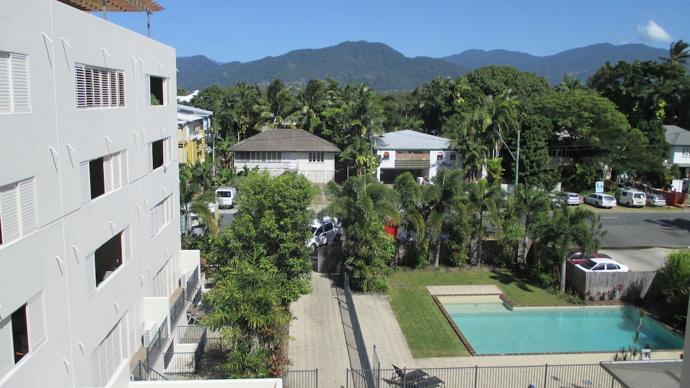 Edge Apartments Cairns — 4-Star Luxury Hotel in Cairns North, Australia