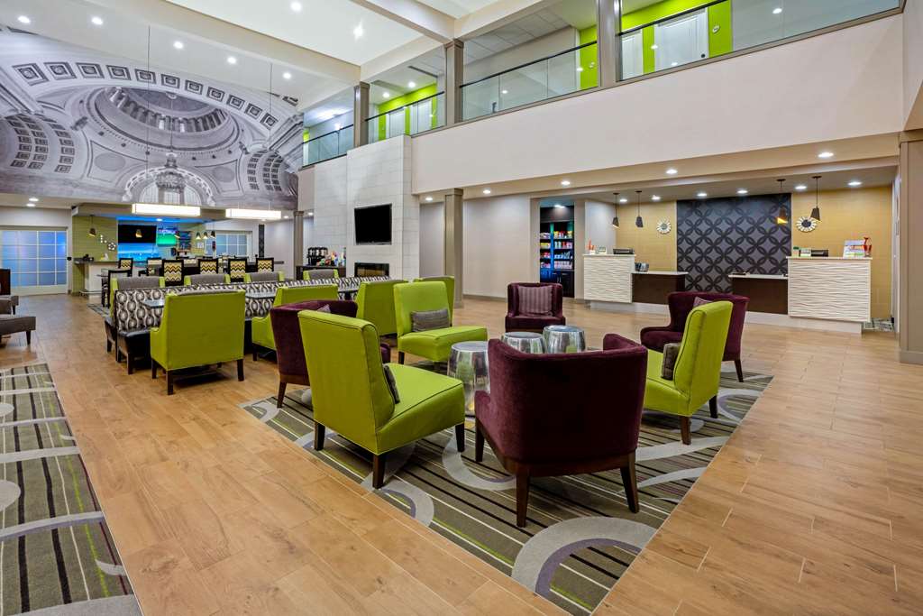 La Quinta Inn & Suites by Wyndham Tumwater Olympia - photo 9