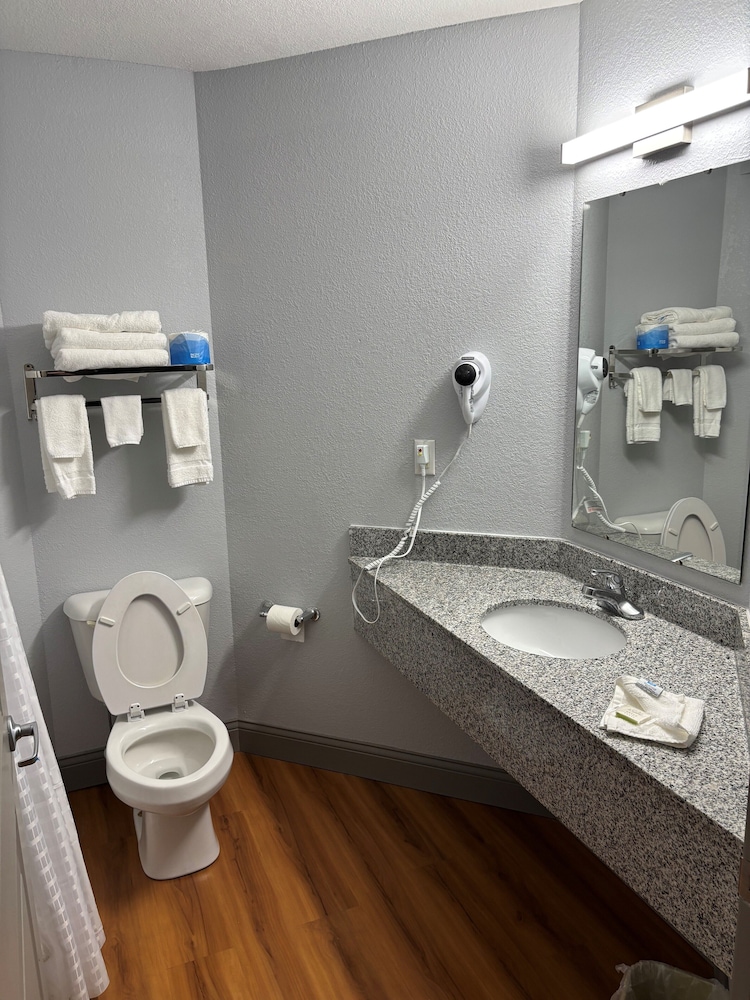 Baymont by Wyndham Kingdom City - photo 15