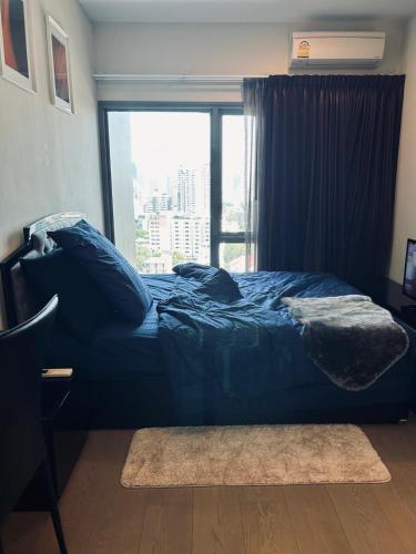 1BR at Thonglor BTS InfinityPool overlooking city