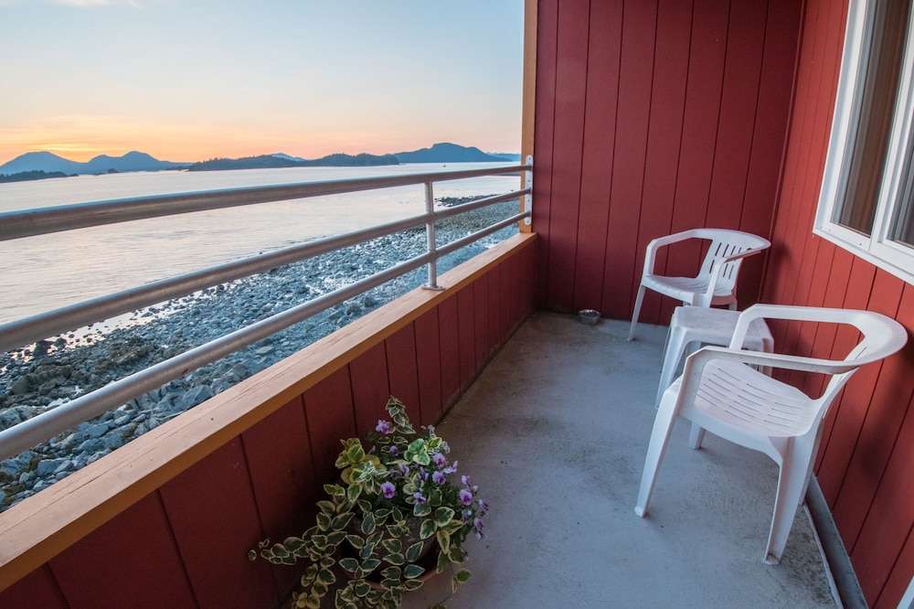 Cascade Creek Inn & Charters - photo 4