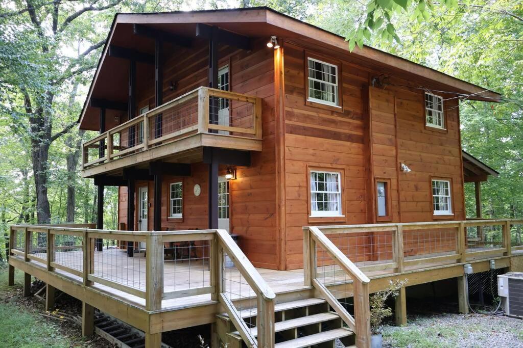 Hickory Ridge HotTub GSMNP NOC Train and Fontana Lake — hotel in Robbinsville