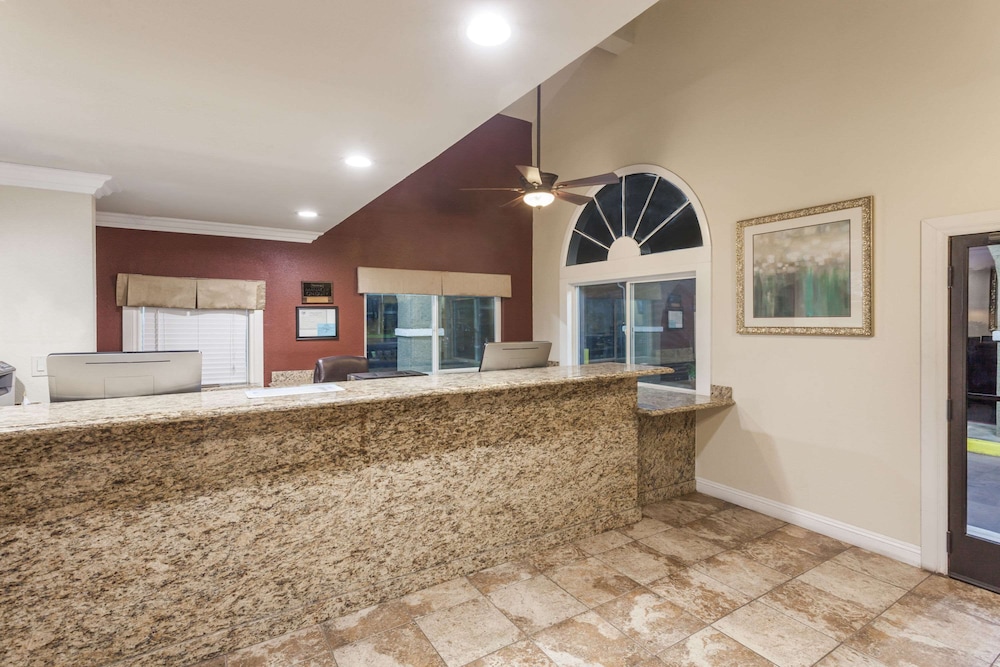 Travelodge by Wyndham Hemet CA - photo 3