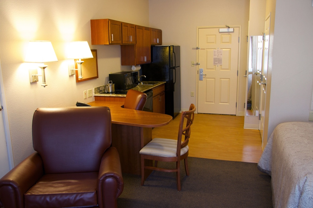 Candlewood Suites Champaign Urbana University Area by IHG - photo 27