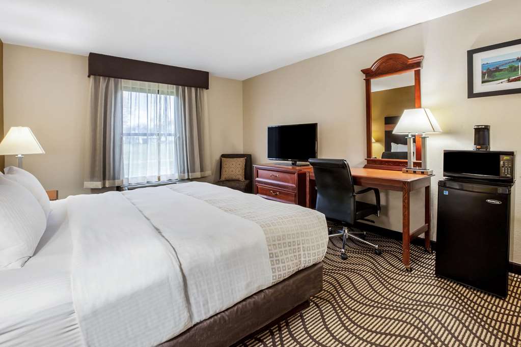 La Quinta Inn by Wyndham Sandusky near Cedar Point - photo 24