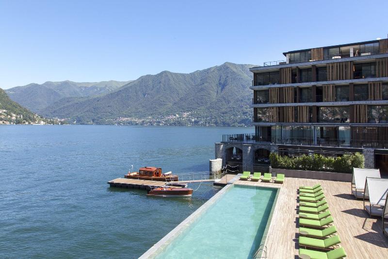 Il Sereno Lago Di Como — Torno