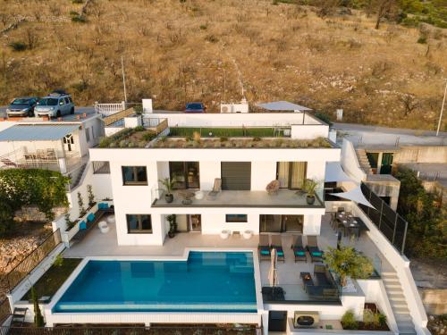 Villa Laganini — 4-Star Luxury Hotel in Rogoznica, Croatia