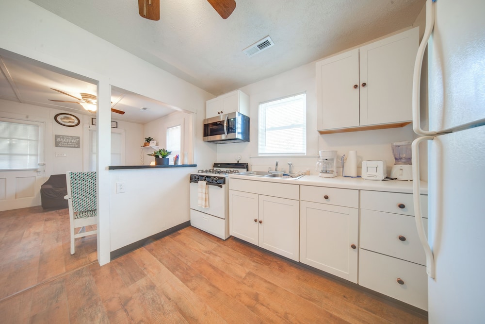 Charming Cottage With Yard Less Than 1 Mi To Lake Erie 18277384 — Geneva