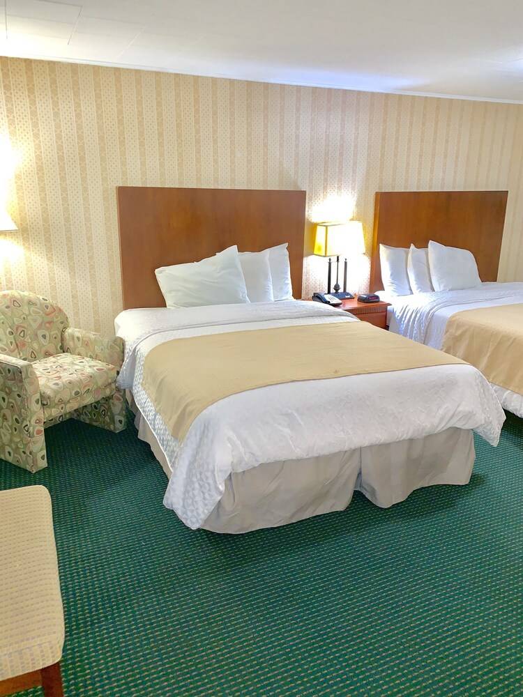 American Inn Lee - photo 8