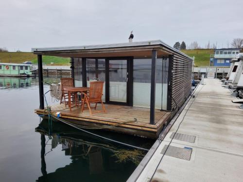 Hausboot Geiselruh — hotel in Braunsbedra