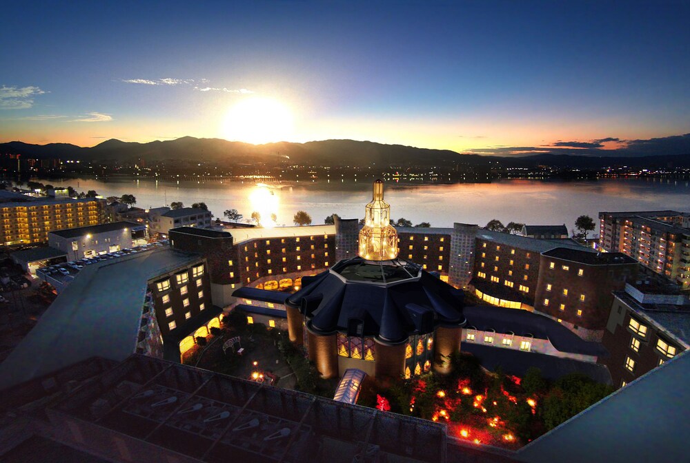 Royal Oak Hotel Spa & Gardens in Otsu, Japan