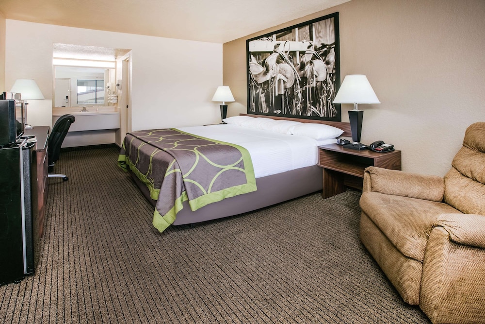 Super 8 by Wyndham Oklahoma Airport Fairgrounds West - photo 7