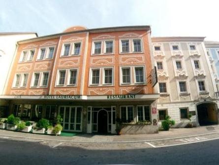 RedDoorz near Alun Alun Subang - carbon neutral hotel in Subang