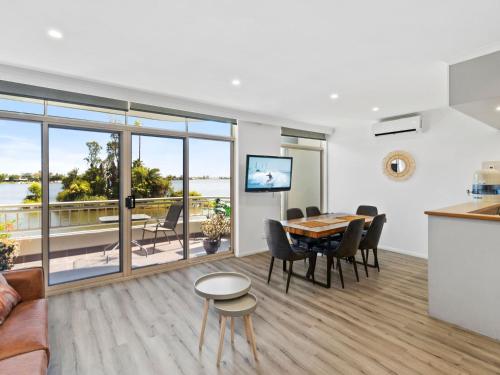Yarrawonga Lakeside Apartment 40 — 4-Star Luxury Hotel in Mulwala, Australia